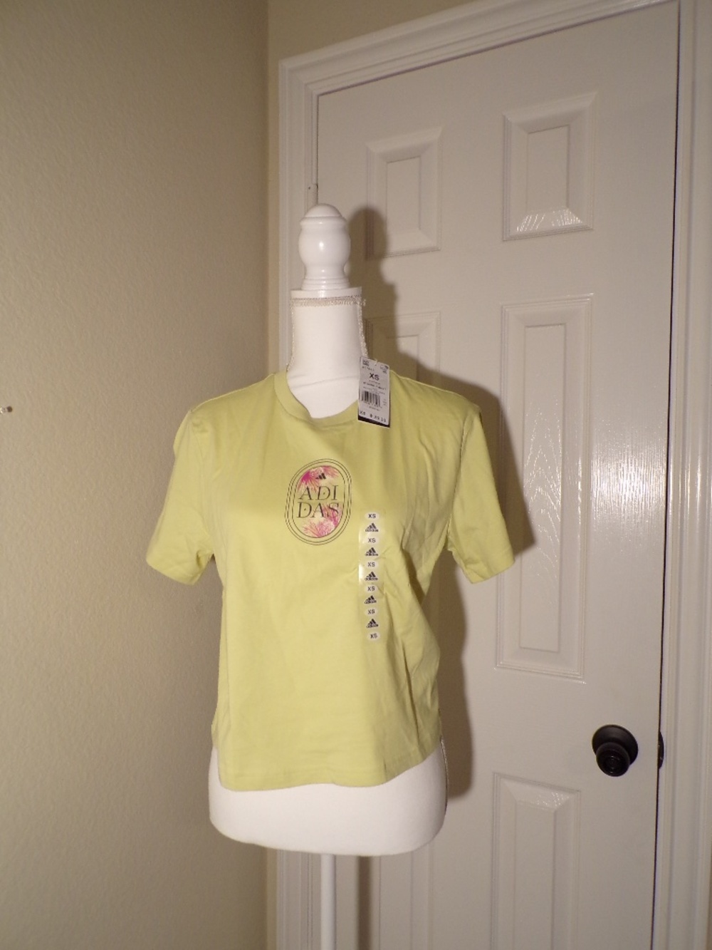 Adidas Women's JetSet Palms Graphic Crop Tee – Powder Yellow – Size XS